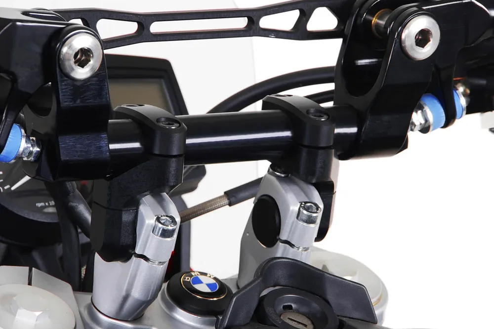 SW-Motech Vario-Lenkerverlegung für Ø 28 mm Lenker Erhöhung/Verlegung variabel. Schwarz. Solange Der Vorrat Reicht