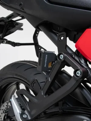 Markenprodukt SW-Motech Bremsflüssigkeitsbehälter-Schutz Schwarz. Yamaha Tracer 9 / GT (20-) / GT+ (22-).